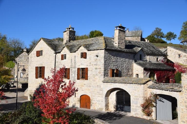 Gite Au Coeur Du Sauveterre Le Massegros Exterior foto
